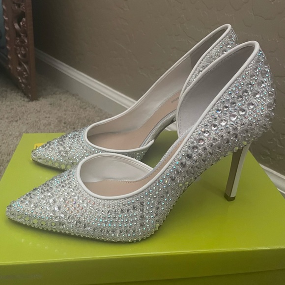 Brand-new beautiful sparkling Gianni Bini Heels - Picture 1 of 9